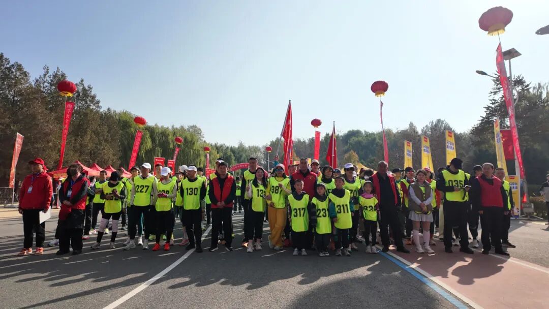 馳步金風(fēng) 酒話秋長(zhǎng) | 皇臺(tái)酒業(yè)助力2025武威沙漠公園健康跑